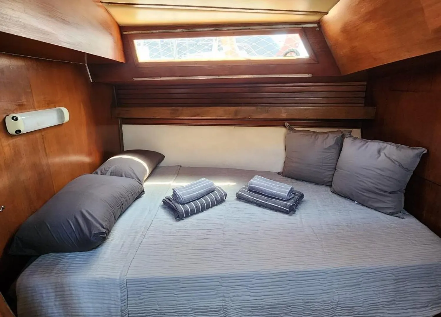 Over The Sea Barcelona Hotel en barco